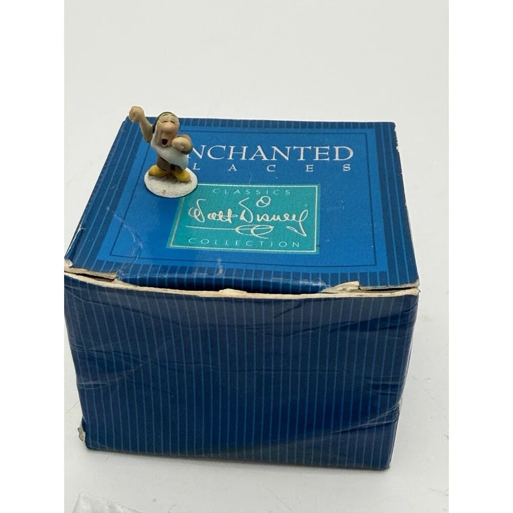 WDCC Enchanted Places Sleepy Dwarf Miniature Disney's Snow White Box Figurine